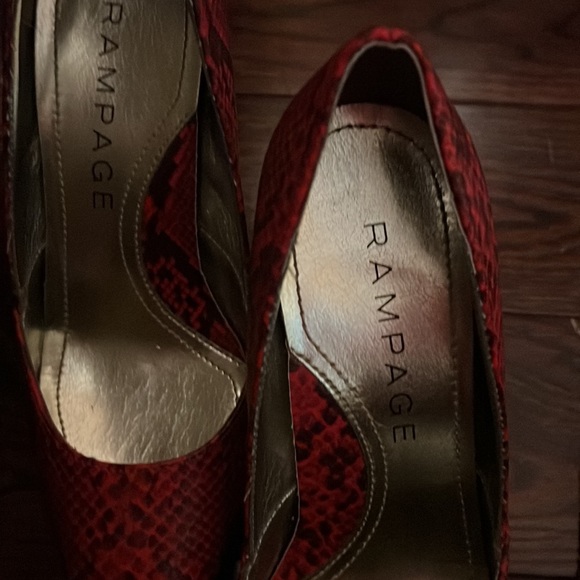 Red snakeskin point heel pump - Picture 4 of 5